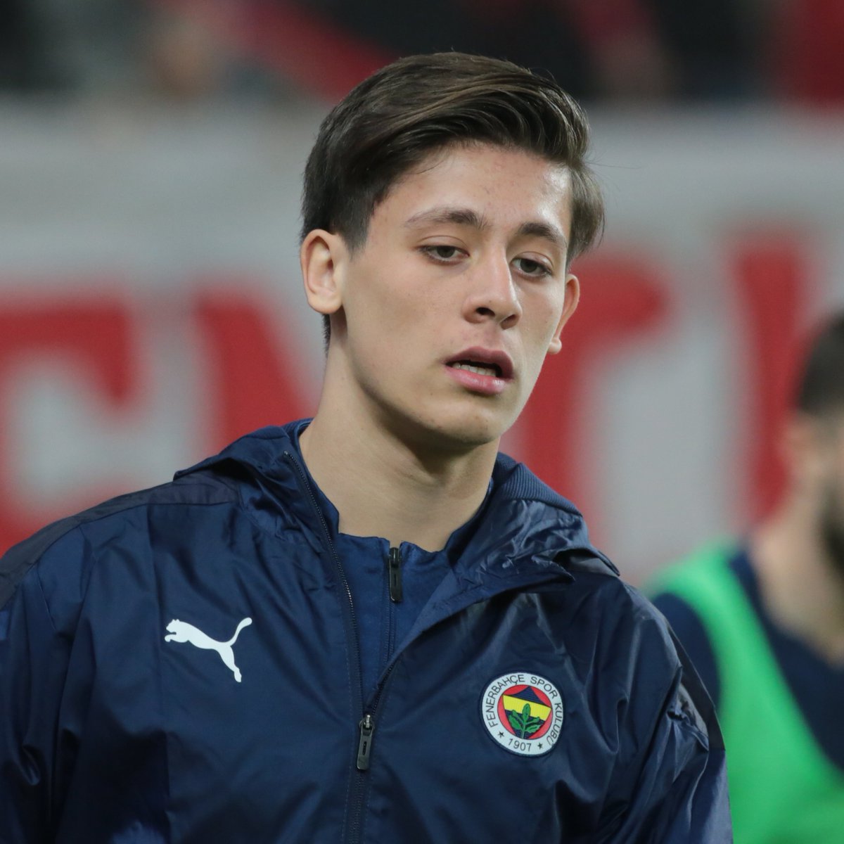 demarkesports's tweet photo. Arda Güler’in babaannesi Adiye Güler: “Çok gururluyuz. Çok mutluyuz ama bir yandan da onu daha az göreceğimiz için hüzünlüyüz. Çok uslu bir çocuktu. Eline sadece top ver başka bir şey istemezdi. Yaz aylarında köye geldiğinde de hep top oynardı. Beni kaleye geçirir, futbol oynardı. Bizi hiç oturtmazdı. Çok iyi yerlere gelsin. Çok duygusaldır, çok iyi niyetlidir. Kimseyi kırmayı sevmez. Maçlardan önce bizi arayıp dua edin derdi." (DHA)