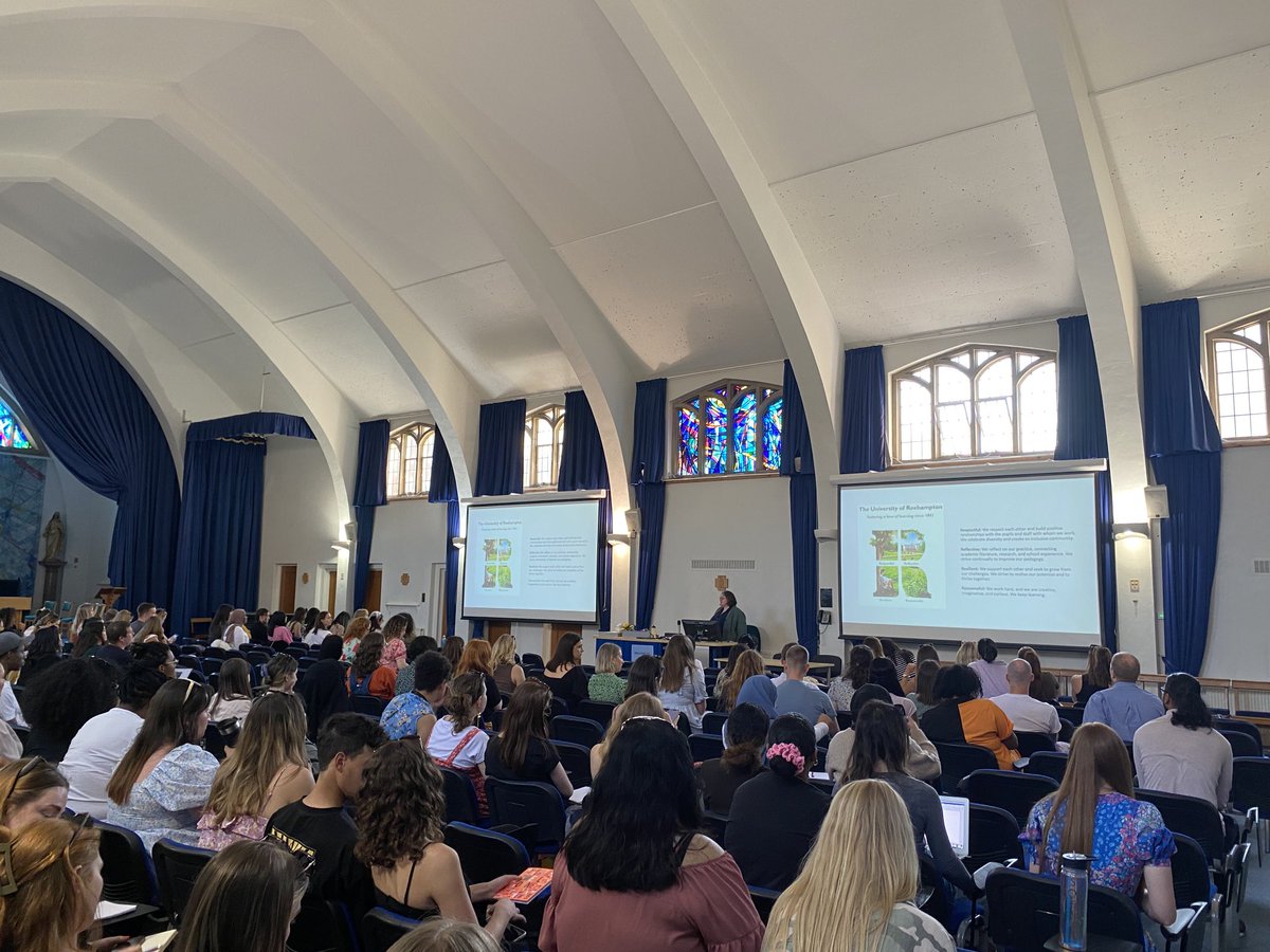 …. and it’s full circle! The final day of our #PGCE and #SchoolDirect students. Another generation of amazing and effective primary #teachers from ⁦@RoehamptonEdu⁩ and our #school partners. #ECT #TeachBest ⁦@WandleTSHub⁩ ⁦@TeachWimbledon⁩