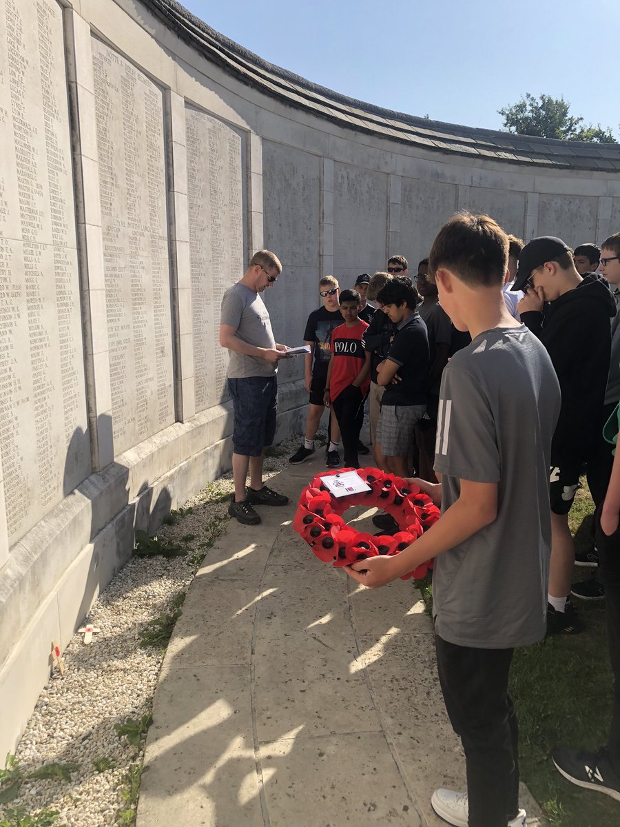 BSBDbattlefield's tweet photo. Harry laid a wreath at Tyne Cot to commemorate Lieutenant Fred George Carrie, an Old Boy who was killed in action on 26th October 1917, aged only 20. https://t.co/mCbA44Fs85