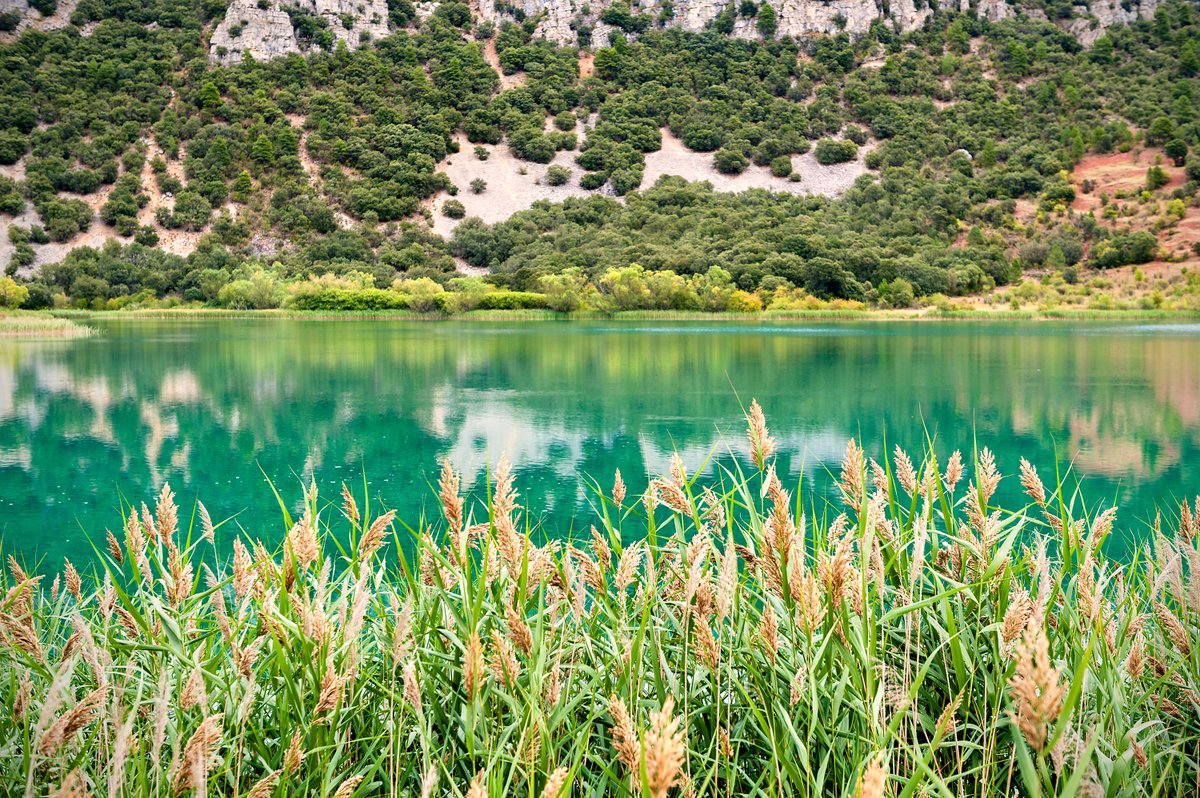 turismoclm's tweet photo. La laguna grande #ElTobar, en el término municipal de Beteta, y Masegosa, en la provincia de #Cuenca, comarca del #AltoTajo, es una de las zonas de baño autorizadas para este verano. Posee tres kilómetros de perímetro y una profundidad de hasta veinte metros. ¡Un lugar único! https://t.co/hckg69KWYw