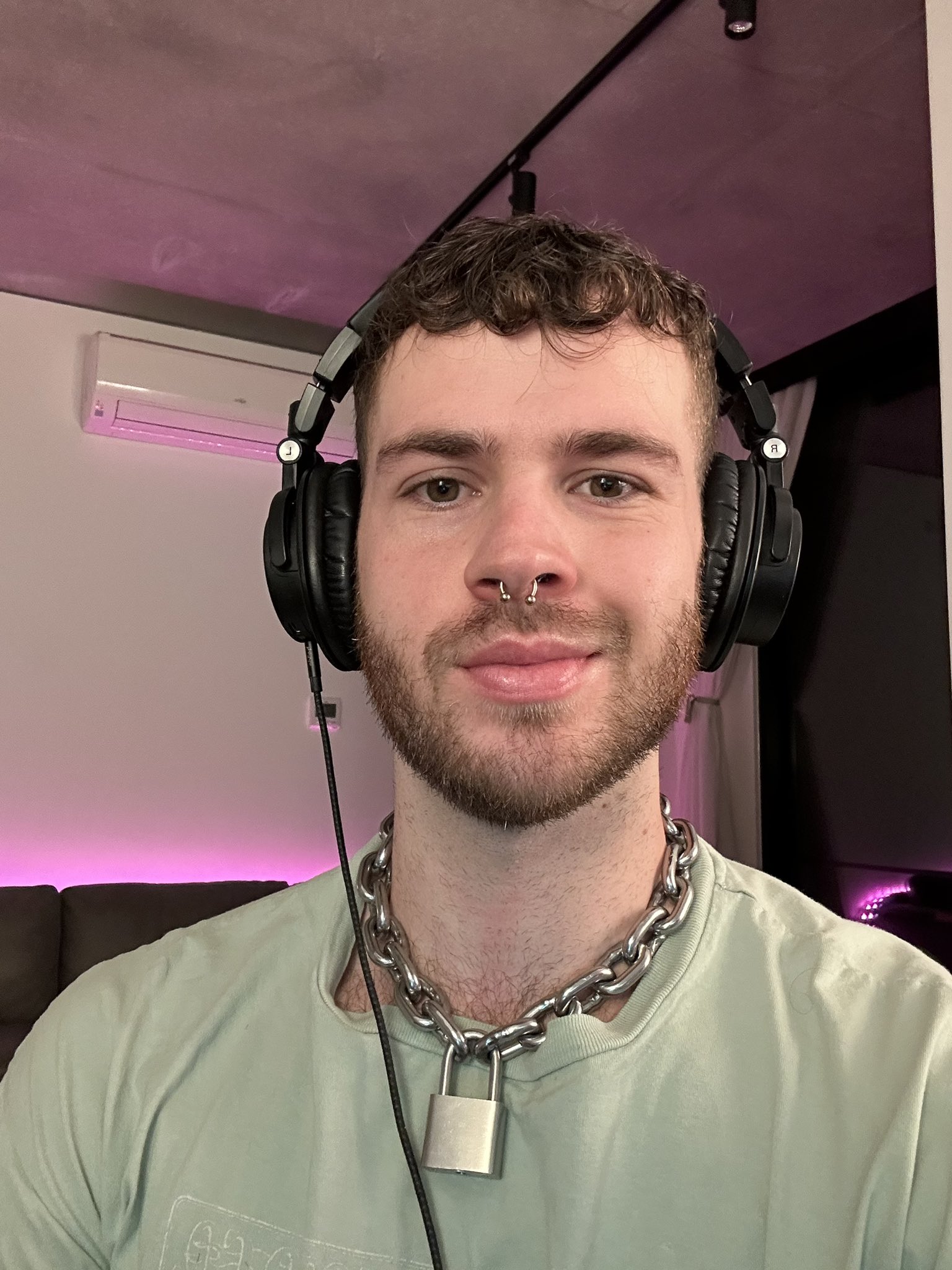 Odus Moore on Twitter "Hello come keep me company 🥺👉👈 Join the stream https//t.co/xn37Ev7C09