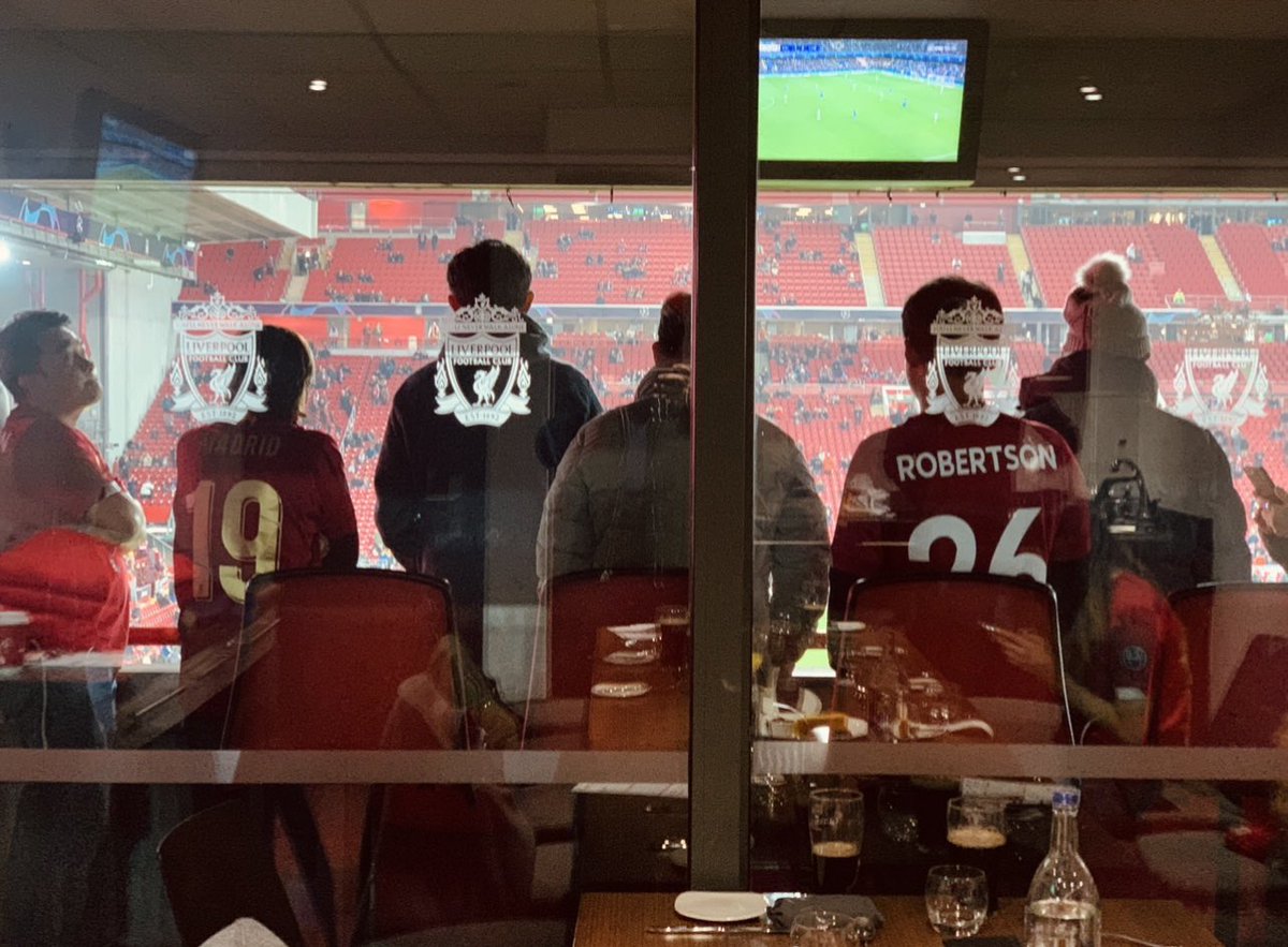 KloppThailand's tweet photo. ราคาตั๋วเข้าชมเกมส์Liverpoolที่Anfieldบน Executibe Box ฝั่ง Kenny StandทุกHome Game 
- ห้องรับรองส่วนตัวและที่นั่งดูฟุตบอลส่วนตัวสำหรับ10คน 
- Executive Box เปิดให้เข้าตั้งเเต่ 3ชั่วโมงก่อนเกมส์ และปิด1ชั่วโมงหลังจบเกมส์
- อาหารเสริฟ 5คอร์ส
- มีพนักงานอำนวยความสะดวกประจำ Box 1 คน https://t.co/eljH6LpHSd