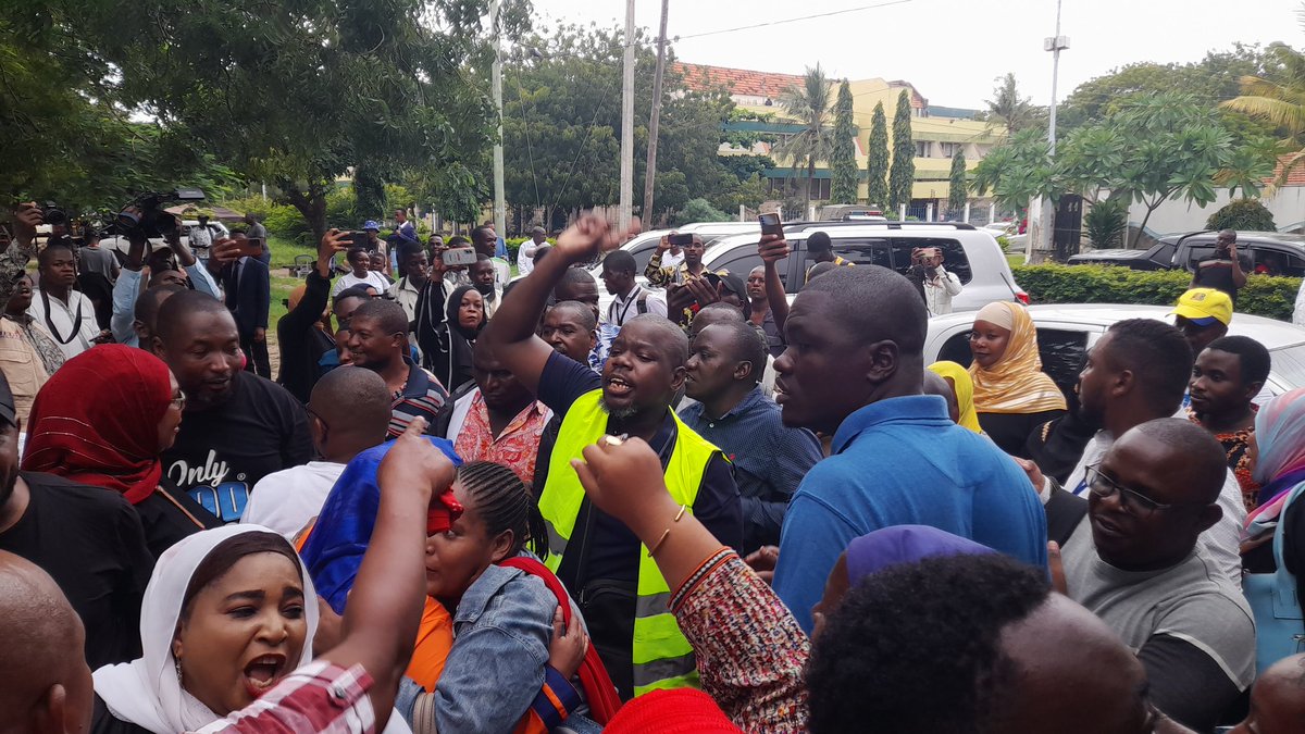 AjendaKenya's tweet photo. We joined the people's March today in Mombasa to express our dissatisfaction with the current Finance Act through a peaceful protest.
#SabasabaMarchForOurLives 
#NJAARevolution https://t.co/3R8YQp3Eq7
