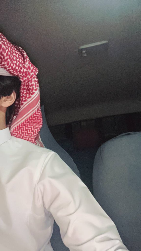 2hc9_'s tweet photo. لا تلتفت لـ اللي زرع فيك الأحزان 
فيه شخص همّه ضحكتك انتبه له https://t.co/Tqokdwi11J