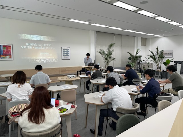 adring_osaka's tweet photo. 今日は七夕。経営者にとってSEOライティングは七夕の短冊みたいなものですね。写真は、昨日開催のSEOセミナーの様子です。ChatGPTを活用したSEO対策の注意点もお話もさせていただきました。#七夕 #SEOセミナー https://t.co/vx2fNO2NPl