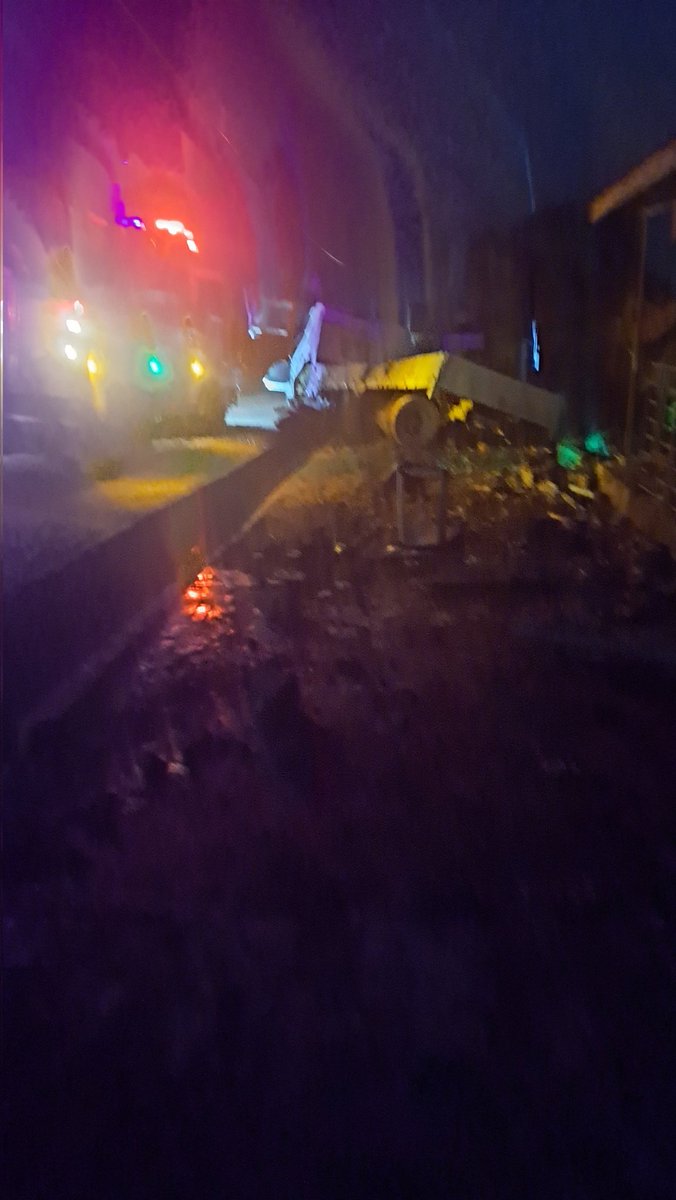AffulHetty's tweet photo. Residents call for speed ramps as accident claims life of shop owner and injures 5 at Broadcasting, off Mallam-Kasoa Road
https://t.co/GLlKfYIAmT https://t.co/LyMZoKW2xW