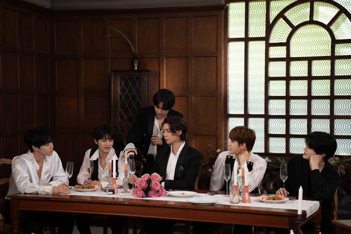 NCTsmtown_127's tweet photo. ✨NCT 127 7th Anniversary content✨

【아홉 명의 왕자들과 평생을 약속했다】 Behind photos 

➫ Today 9PM KST

#7월7일우리칠7주년
#아홉명의왕자들과평생을약속했다 
#NCT127 #NCT https://t.co/h0kZjBkBnI