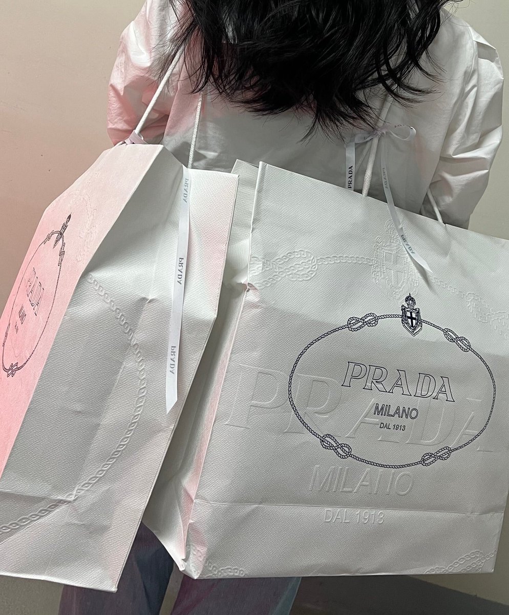 littlejaycat's tweet photo. เมื่อ 3 วันที่แล้วเจย์พาคุณแม่ไปกินข้าวช้อปปิ้งมาด้วยอะ น้องบอกว่าไปฉลองวันเกิดกับคุณแม่มาㅠㅡㅠ น่ารักมากเลยอะ ตัวเองงานยุ่งมากแต่ก้หาเวลาไปกับคุณแม่ อบอุ่นมาก😭😭😭😭😭😭😭😭😭😭😭 https://t.co/edEoGH8jja