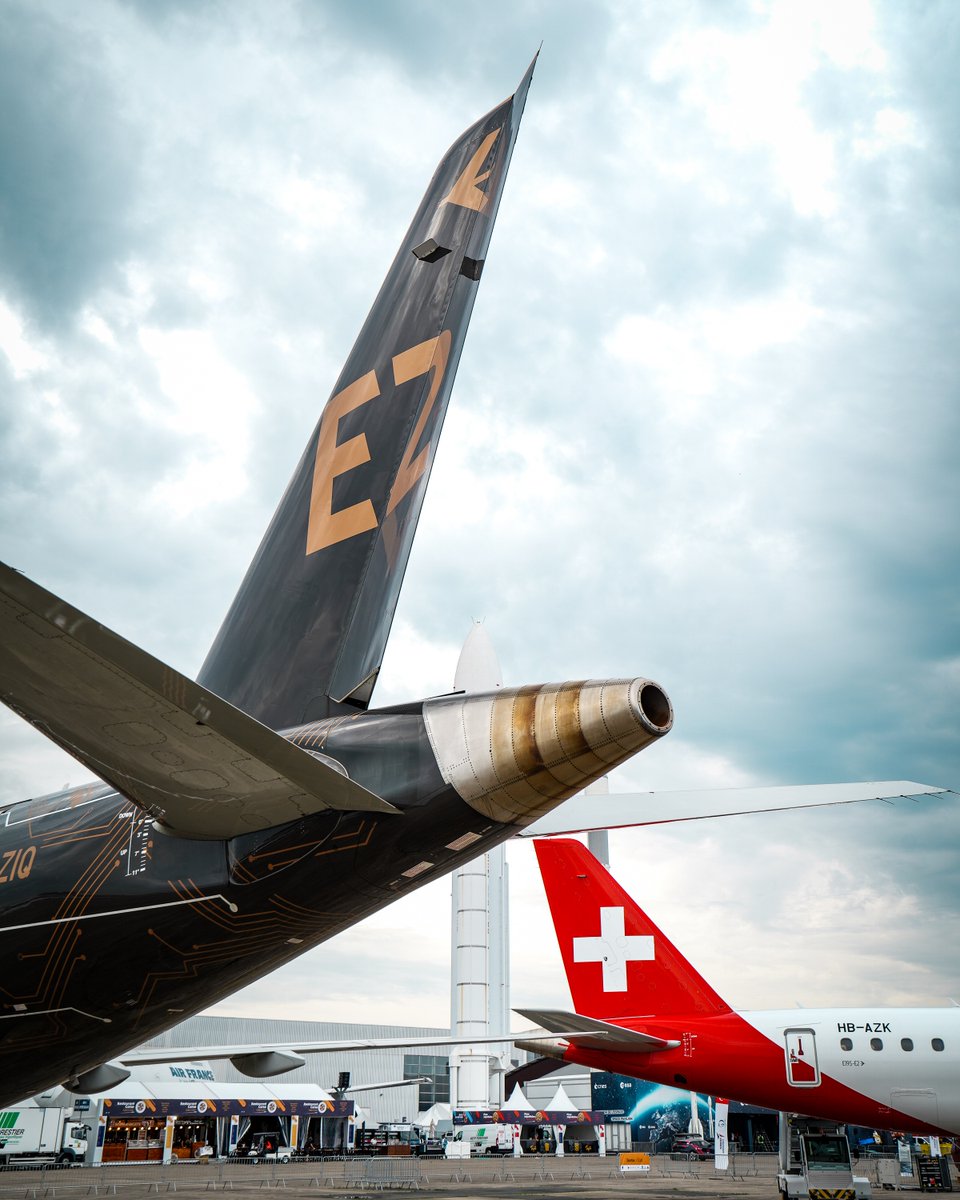 Throwback to the #PAS2023 two weeks ago: It was an honour to represent @embraer's innovative aircraft in our livery at the Paris Air Show 🇫🇷 and we thank everyone for joining us on board this special journey ✈. #embraer #helveticairways #partnership #pas2023 #aviation