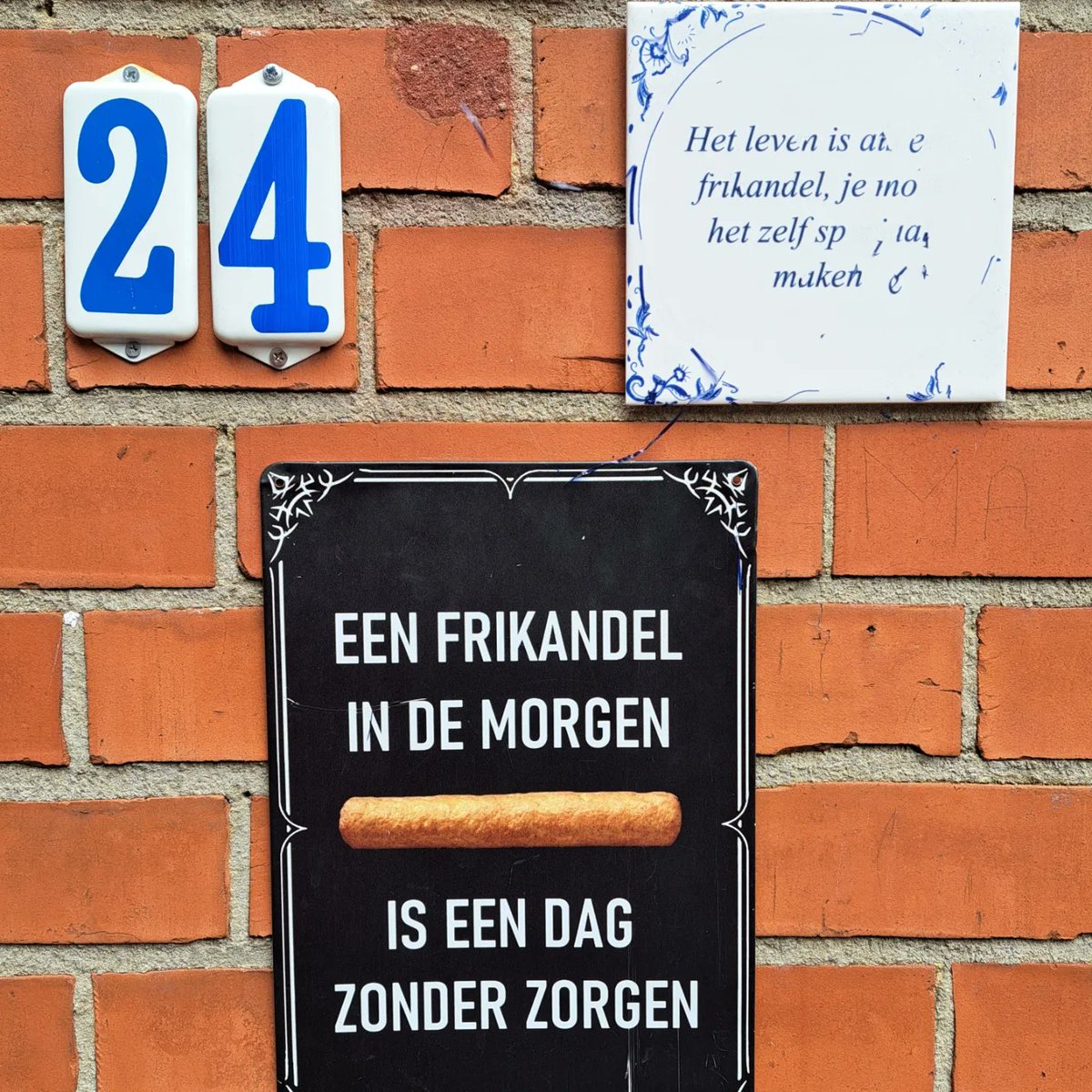 kohlenspott's tweet photo. Dat leven is als een frikandel. Je moet het zelf speciaal maken.
Dat klopt. Of niet?
#patatfrites #holland #roermond #binnenstadroermond #kohlenspott https://t.co/x42VQDCsjm