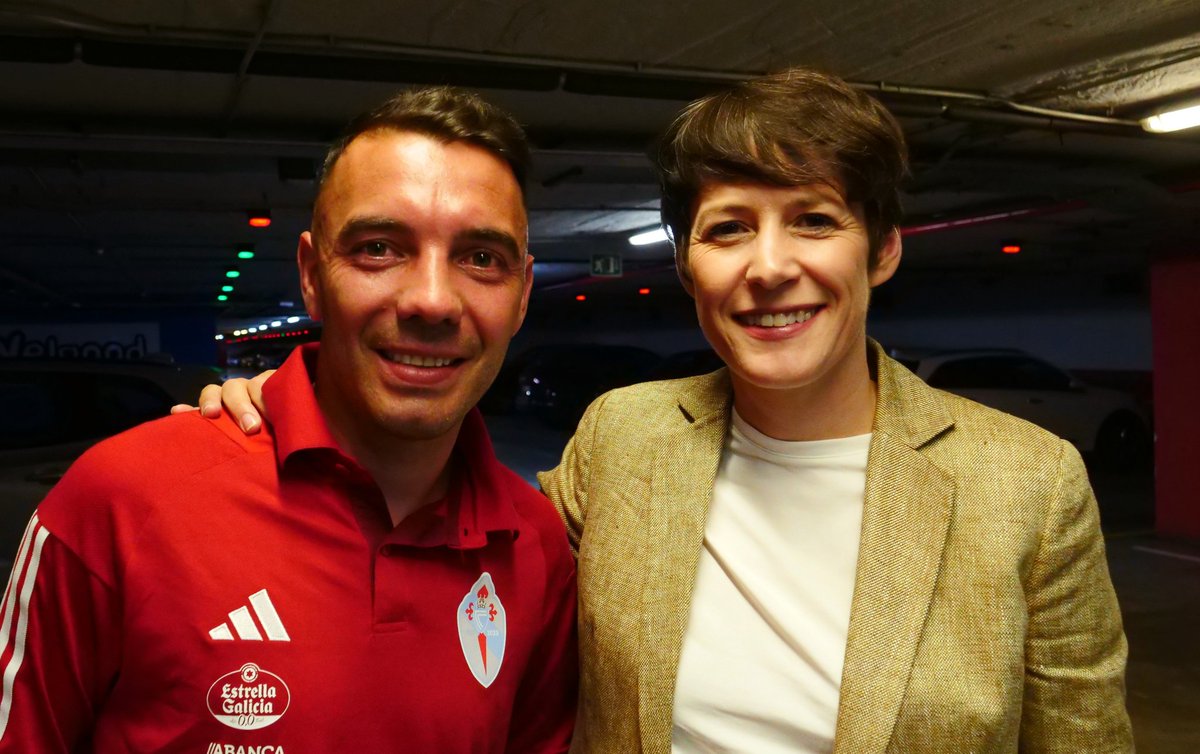 A foto ás agachadas com o astro da bóla no aparcadoiro donde gravarom tokyo race

Mira que trompo te voy a dedicar, Presidenta