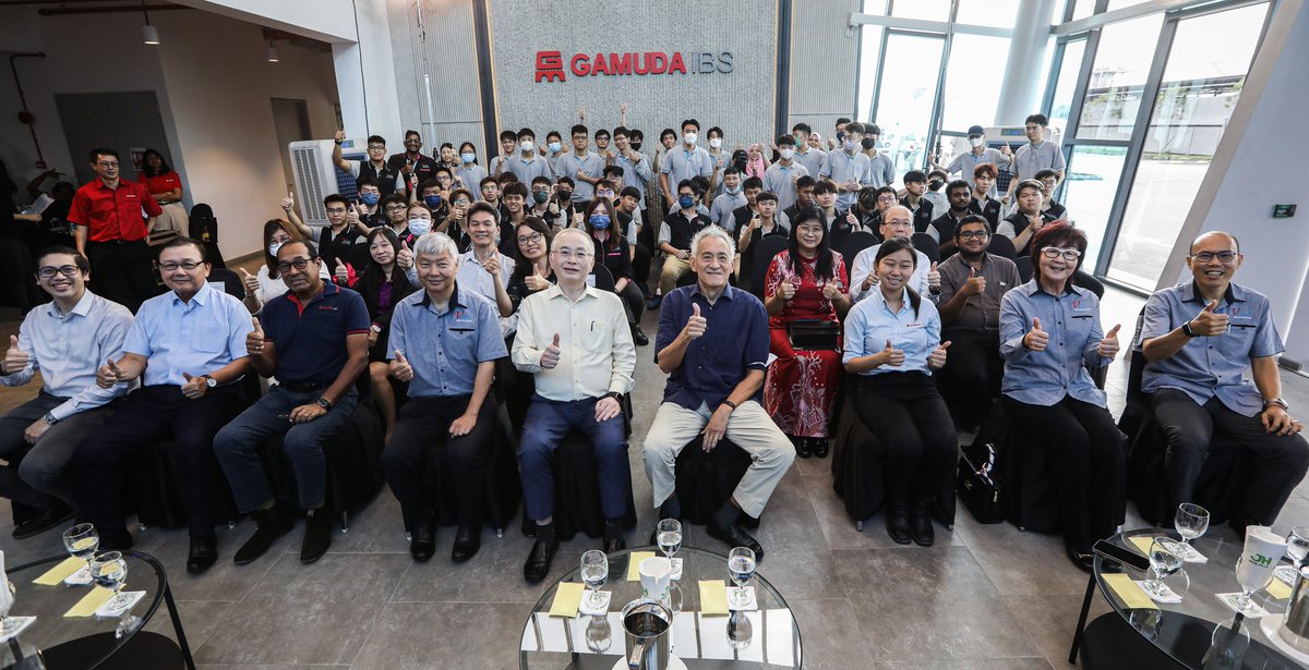 weekasiongmp's tweet photo. Hari ini saya menyaksikan MoU signing antara Gamuda &amp; VTAR bagi membangunkan program 2tahun melatih lebih 600 graduan Sijil Pembuatan Digital Dalam Pembinaan, termasuk latihan sambil bekerja di kilang Gamuda Digital IBS di Banting. Ianya dibiayai sepenuhnya oleh Gamuda! https://t.co/3xf8D1NrwG