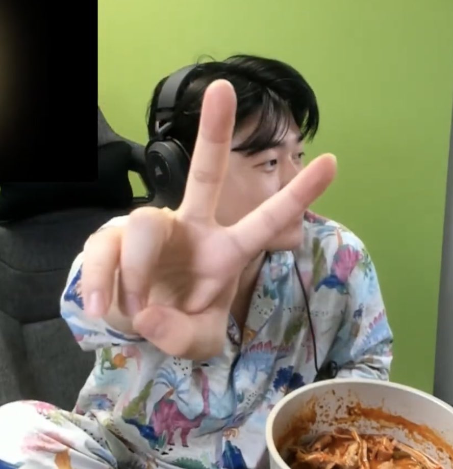 ruyjehong's tweet photo. 브이브이 https://t.co/ymuWHrMjpo