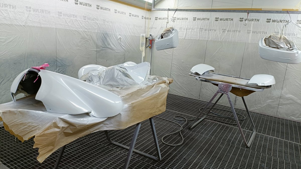 aiko_motor's tweet photo. Así salía del #taller la súper #suzuki #intruder tras la #pintura del batwing y bailes traseros ... ¡Como nueva! 👏🔥@SuzukiMotoES

#chapaypintura #suzukimotorcycle #suzukimotos #motos #restaurar #madrid #tallermotos #talleres #tallermecanico #mecanico #talleres #suzukilovers https://t.co/ksqF2czu3C
