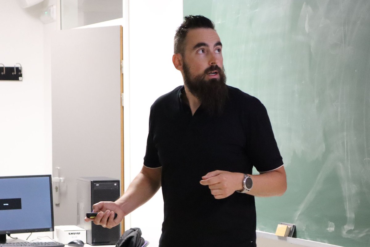 DataUv's tweet photo. 🖲️🔐📲 Cibersecurity by @Davidamra1 and @xavierval

“You need to be updated in techology to avoid being hacked” https://t.co/WI9iTQojD5