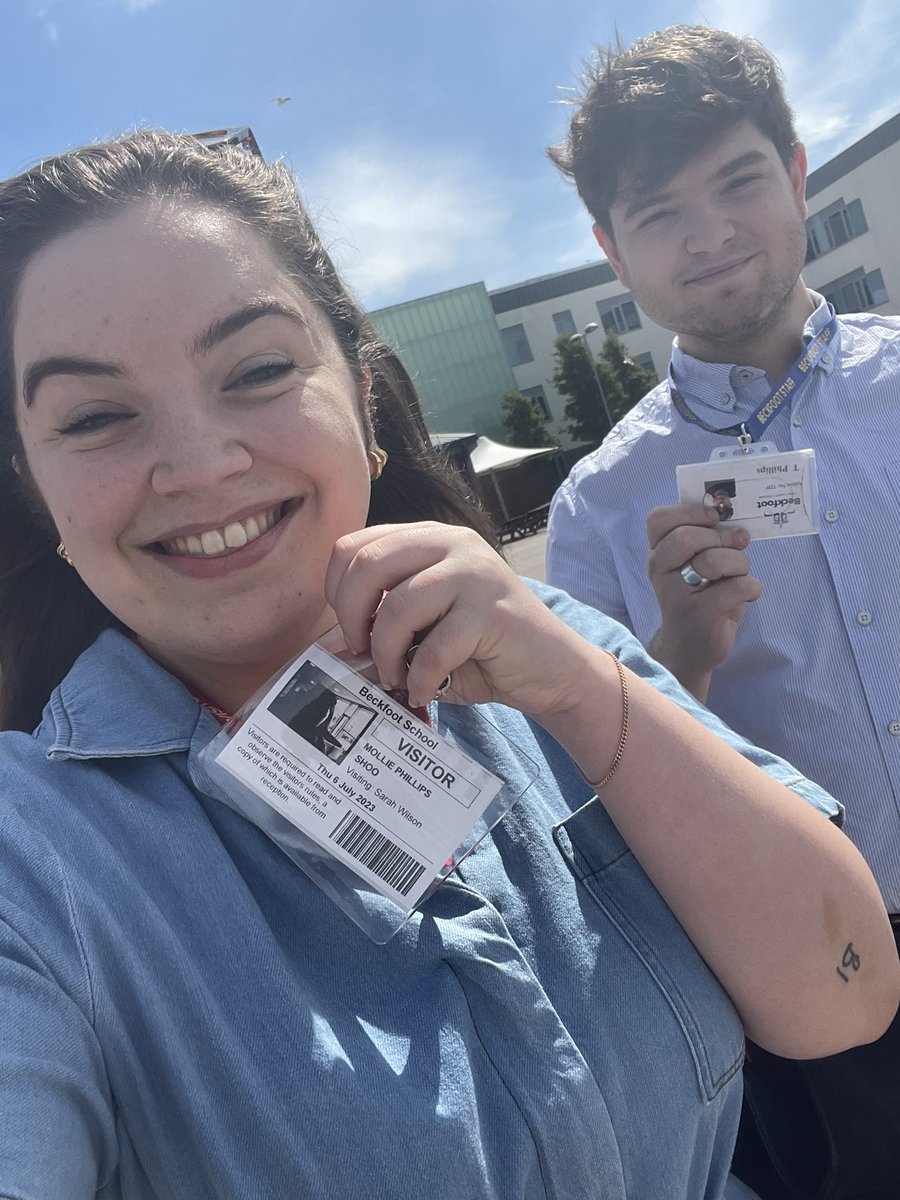 Mollie_FP's tweet image. Lovely to be back at @BeckfootSchool yesterday, after 9 years, to speak at the Yr8 assembly. 

Also lovely to see my old art room &amp;amp; art teacher - even if it meant my younger brother had to ‘guide’ me around as he’s now a member of staff 😂

#ClassOf2014 #BackToSchool