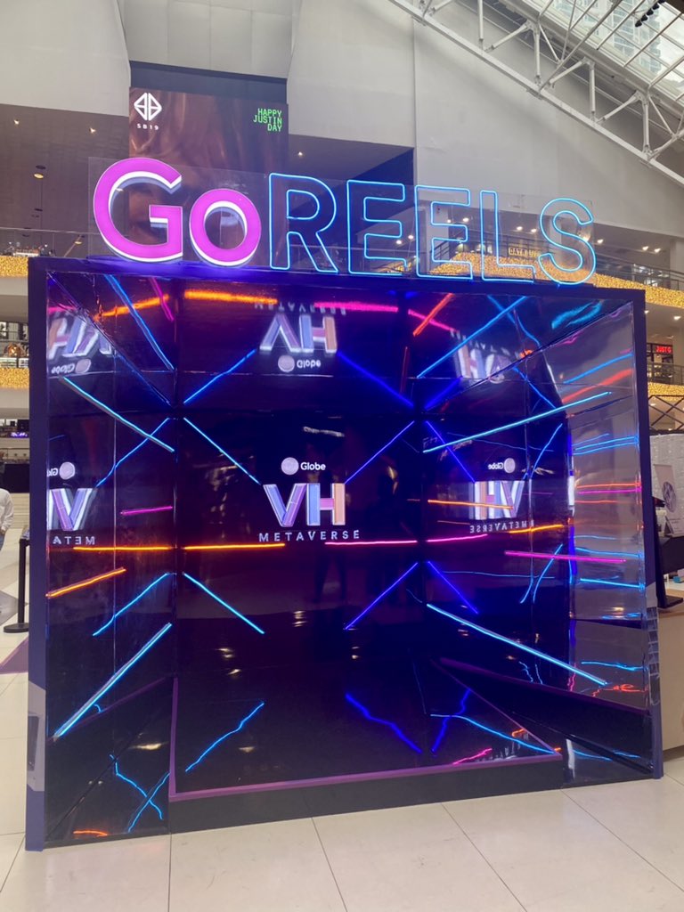 iloveglorietta's tweet image. Go on an incredible journey with BTS as #FeedYourSeoul presents ARMY Memoirs: A decade with BTS. 💜

Join the fun and make unforgettable memories with your fellow ARMYs. Don&apos;t miss out on exciting activities and amazing merch up for grabs  #HereAtGlorietta! 🥰✨