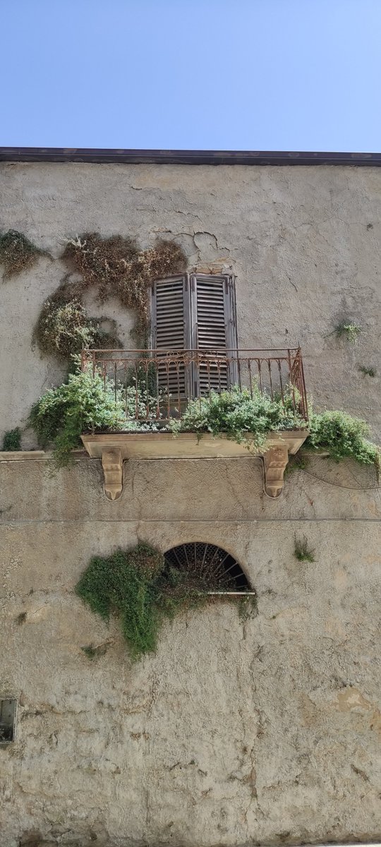 Adesso