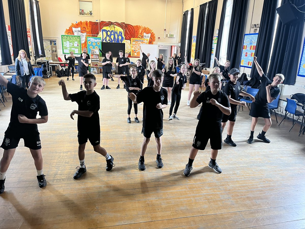 AbersychPerform's tweet photo. Year 7 and 8 doing Just Dance. https://t.co/Q5kpvVvC3u