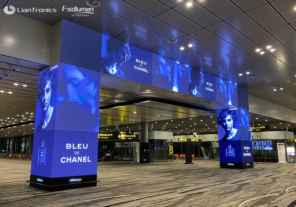 szliantronics's tweet photo. LianTronics’ 2 sets of commercial LED screens form two massive LED entrance gates with an area of 120 sqm respectively in the Singapore Changi Airport’s departure hall. 

For more: https://t.co/6NXX9gwem7

#LianTronics #Esdlumen #commercialleddisplay #ledvideowall #AVTweeps https://t.co/WHMBZnmkjO
