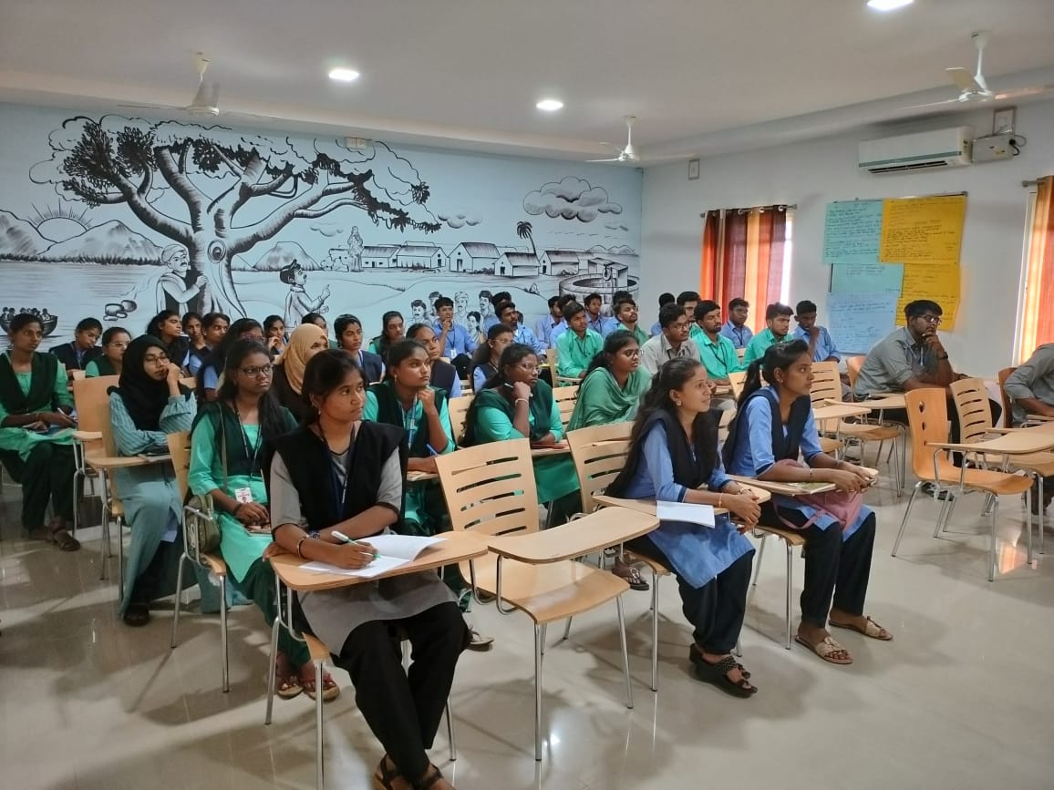 AicSku's tweet photo. Faculty &amp; Students of St. Joseph Degree College, Kurnool visited @aicsku on 07th July 2023, for an awareness session on innovation and entrepreneurship. The session was led by, Dr. Inv. Shivakiran, CEO, AIC-SKU and Dr. P. Jyothi, students were engaged in discussions with startups https://t.co/X4IeNQ7WxC