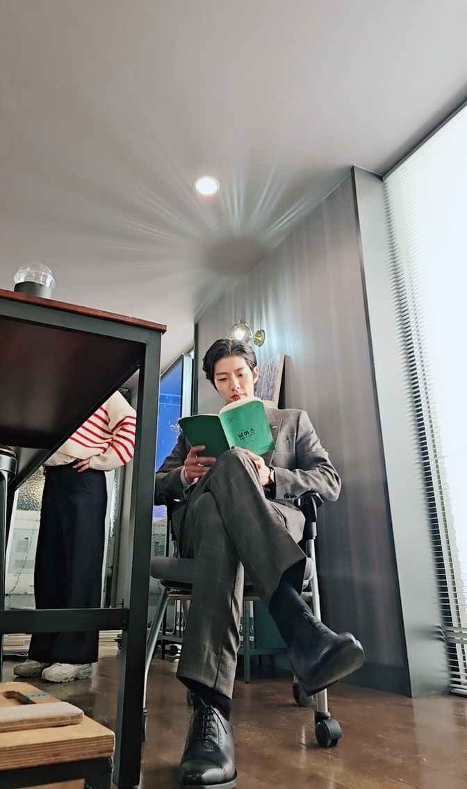 LSY_official_'s tweet photo. ◾ 드라마 <넘버스 : 빌딩숲의 감시자들>

금요일 밤 9시 50분은✨
드라마 <넘버스 : 빌딩숲의 감시자들> 보는 날😉💛

#이성열 #LEESUNGYEOL
#MBC #드라마 #넘버스_빌딩숲의감시자들 https://t.co/nGxbX1mGYq