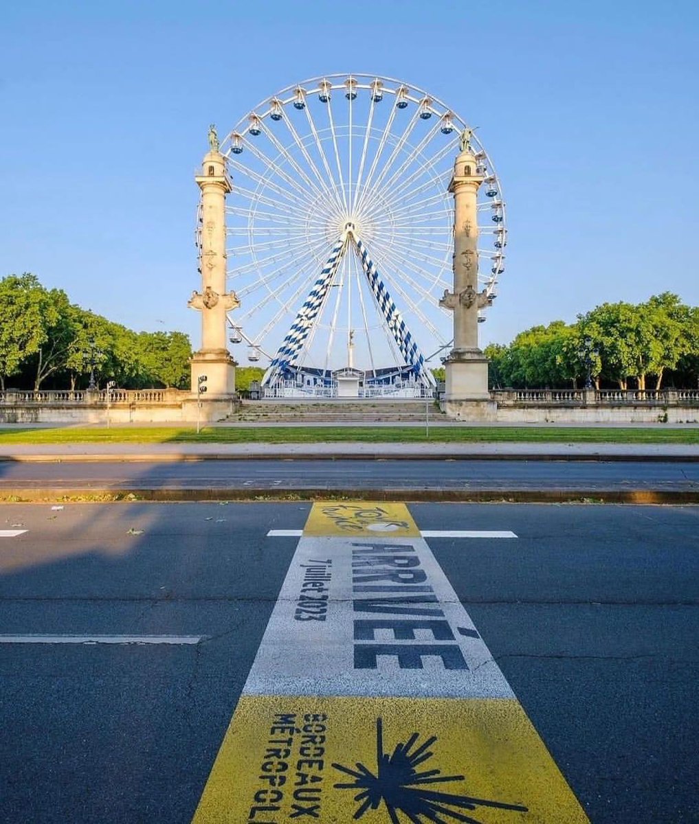 Thibaud_GdB's tweet photo. Magnifique arrivée du @LeTour 🚴 en face de la Place des Quinconces ❤️ #TDF2023 https://t.co/bbS4PspUy1