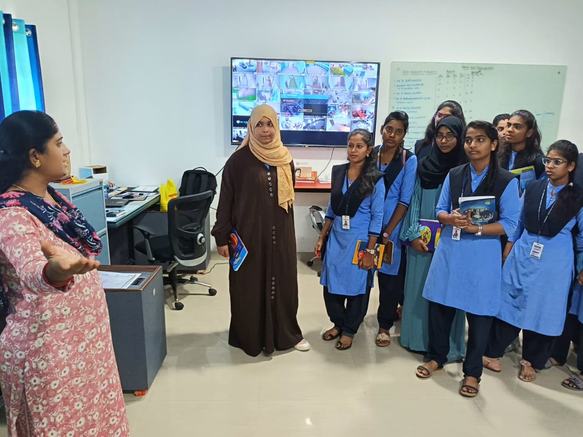 AicSku's tweet photo. Faculty &amp; Students of St. Joseph Degree College, Kurnool visited @aicsku on 07th July 2023, for an awareness session on innovation and entrepreneurship. The session was led by, Dr. Inv. Shivakiran, CEO, AIC-SKU and Dr. P. Jyothi, students were engaged in discussions with startups https://t.co/X4IeNQ7WxC