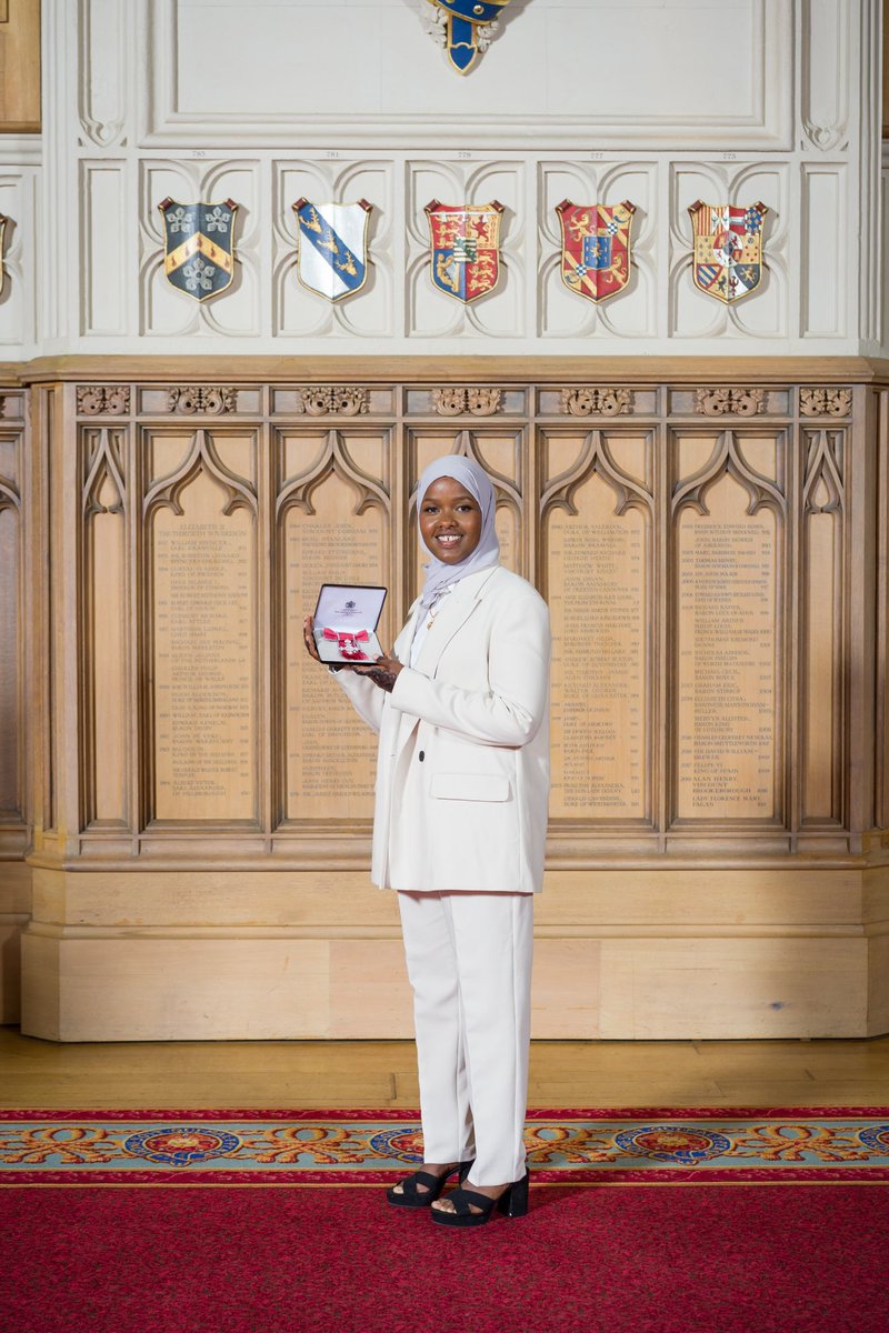 .<a href="/jj_Roble/">Jawahir Roble MBE</a>, a former nominee of ISA18 who was highly regarded for her work in football, was recently awarded an MBE in recognition of her ongoing contributions and services to the sport. 

She is the first woman to officiate games in the UK as a Muslim &amp; hijabi. #somaliexcellence