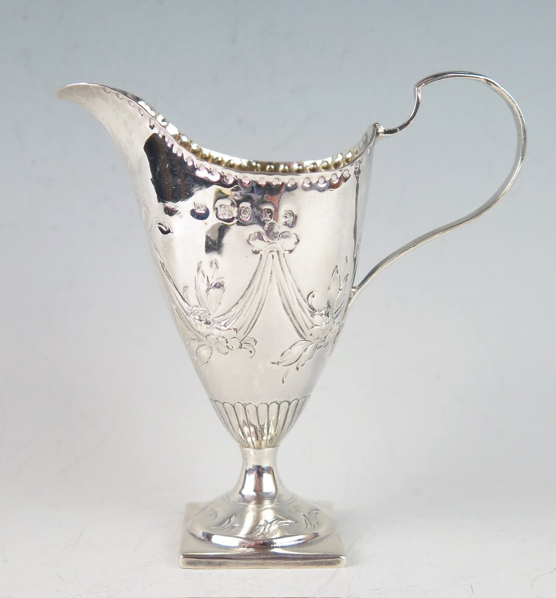 info_piers's tweet photo. The Silver Sale on Monday July 10th is live!

Viewing days
Today (7th) 9:30am-5pm
8th - 9:30am-2pm

https://t.co/TrLIZSjva8

Bid online at: https://t.co/9LCbdb5r4j

#silver #auction #silverauction #antiques #exmouth #auctioneer https://t.co/tkIhetJQlf