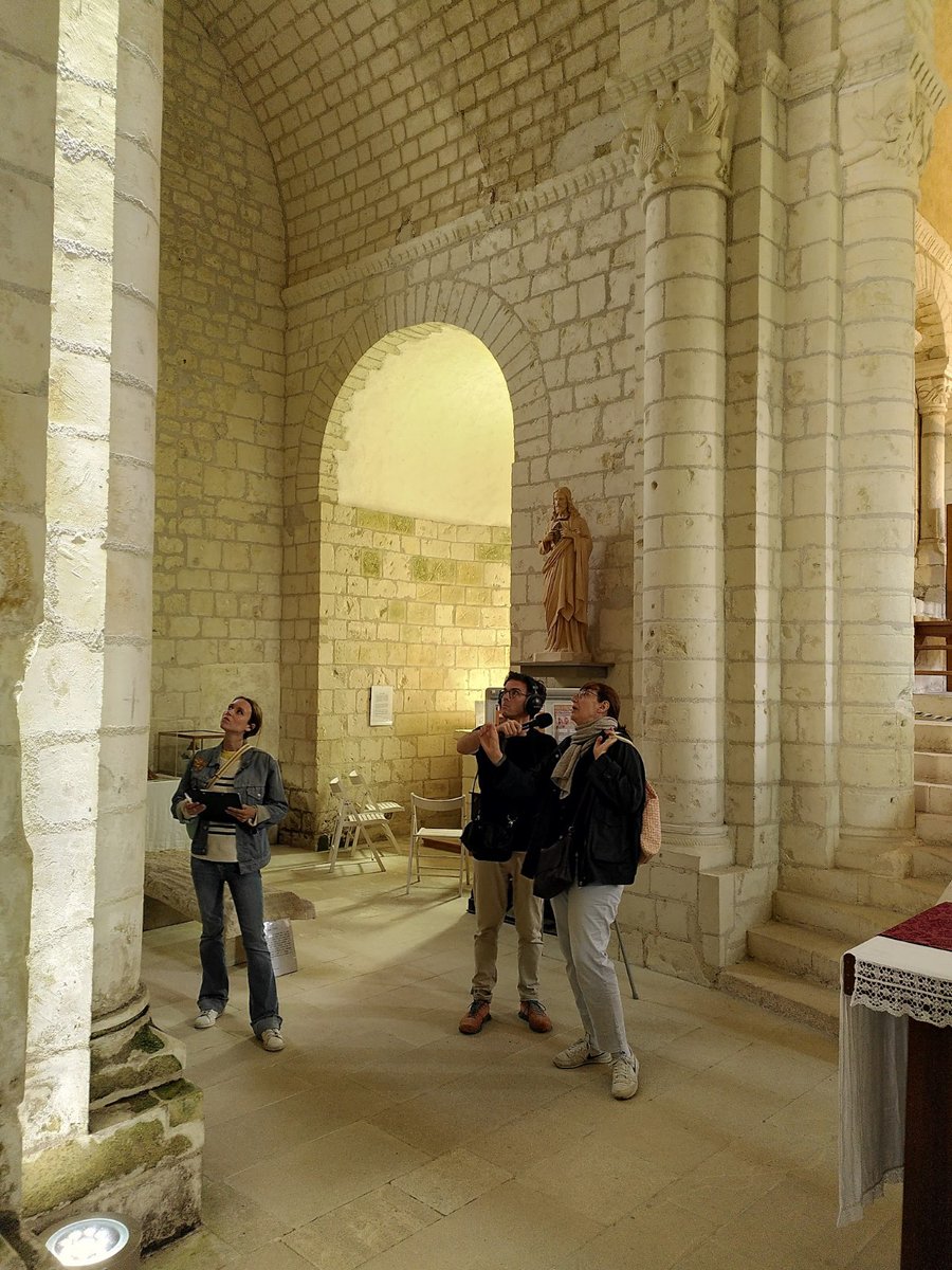 RCValdeLoire's tweet image. 🧐 Le premier épisode de ce #podcast concocté par @sensdelavisite vient d'être enregistré au sein de la crypte peinte de l'Église Saint-Nicolas de #Tavant (Indre-et-Loire), en cours de modélisation 3D par notre Service Patrimoine et Inventaire 👓

⏯️ On a hâte d'écouter ça ! 🎧