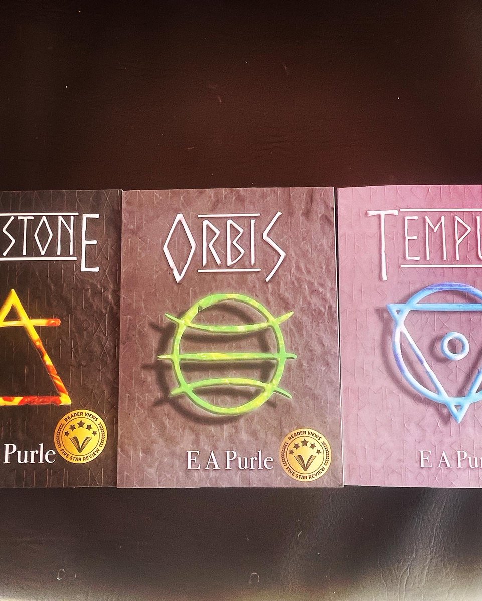 EAPurle's tweet photo. Day two at the @newarkbookfest and the sun is still shining. I even have Tempus out on show. Come down to the market square and look at the literature village, there’s lots to see.
https://t.co/ZsyGKTCsp4
#eapurle #loreoftellus #loreoftellusseries #booksbooksbooks📚 #ilovebooks https://t.co/1VXEs6twTp