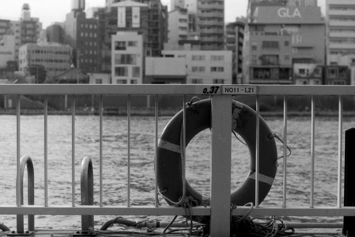 隅田川
Pentax MEsuper + SMC Pentax-m 50mm F1.7
Agfa APX100