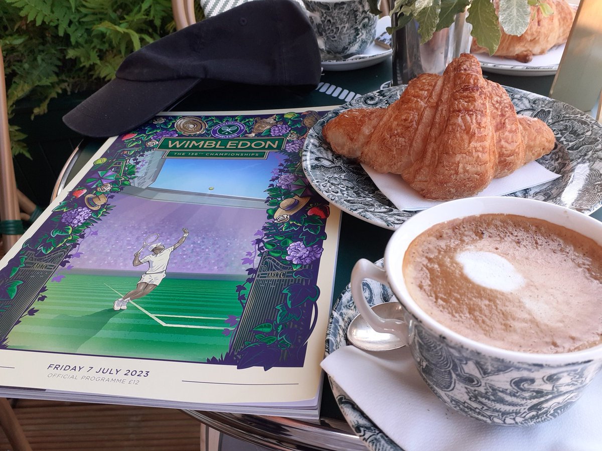 Centre court after a coffee  .