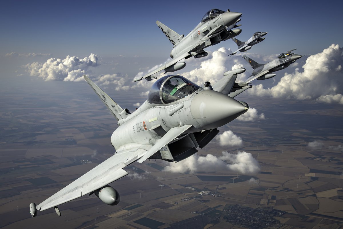 NATO_AIRCOM's tweet photo. Happy Friday and have a great weekend from #NATO Allies 🇮🇹🇷🇴

Photo by: Giovanni Colla https://t.co/3mj5FqDiH6