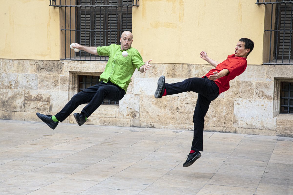 LpaCultura's tweet photo. #27temudas
sábado 8
📍Vegueta | 12h y 18h Anna Confetti «A la fresca»

📍Castillo de Mata |  19h Russafa Escènica «Un siglo de abismos»

📍Teatro Guiniguada | 19h Dorado Producciones. «Momo»

📍Catedral | 19h y 20h Lazuz Company. «Baktana»

📍Miller | 20h C-Art Dance «Hiraeth» https://t.co/p9BW4yYVov
