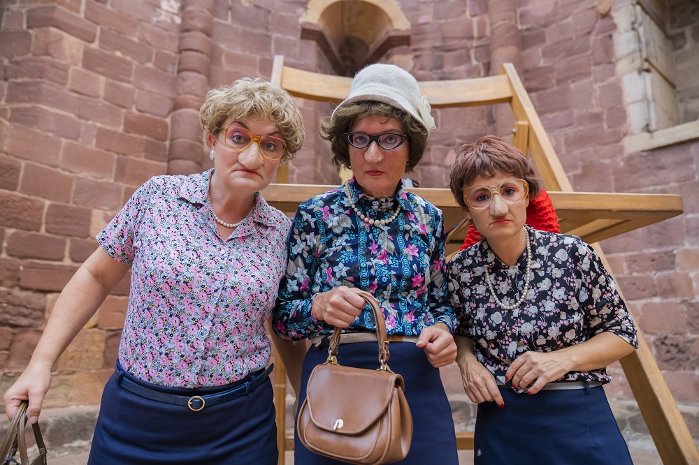 LpaCultura's tweet photo. #27temudas
sábado 8
📍Vegueta | 12h y 18h Anna Confetti «A la fresca»

📍Castillo de Mata |  19h Russafa Escènica «Un siglo de abismos»

📍Teatro Guiniguada | 19h Dorado Producciones. «Momo»

📍Catedral | 19h y 20h Lazuz Company. «Baktana»

📍Miller | 20h C-Art Dance «Hiraeth» https://t.co/p9BW4yYVov