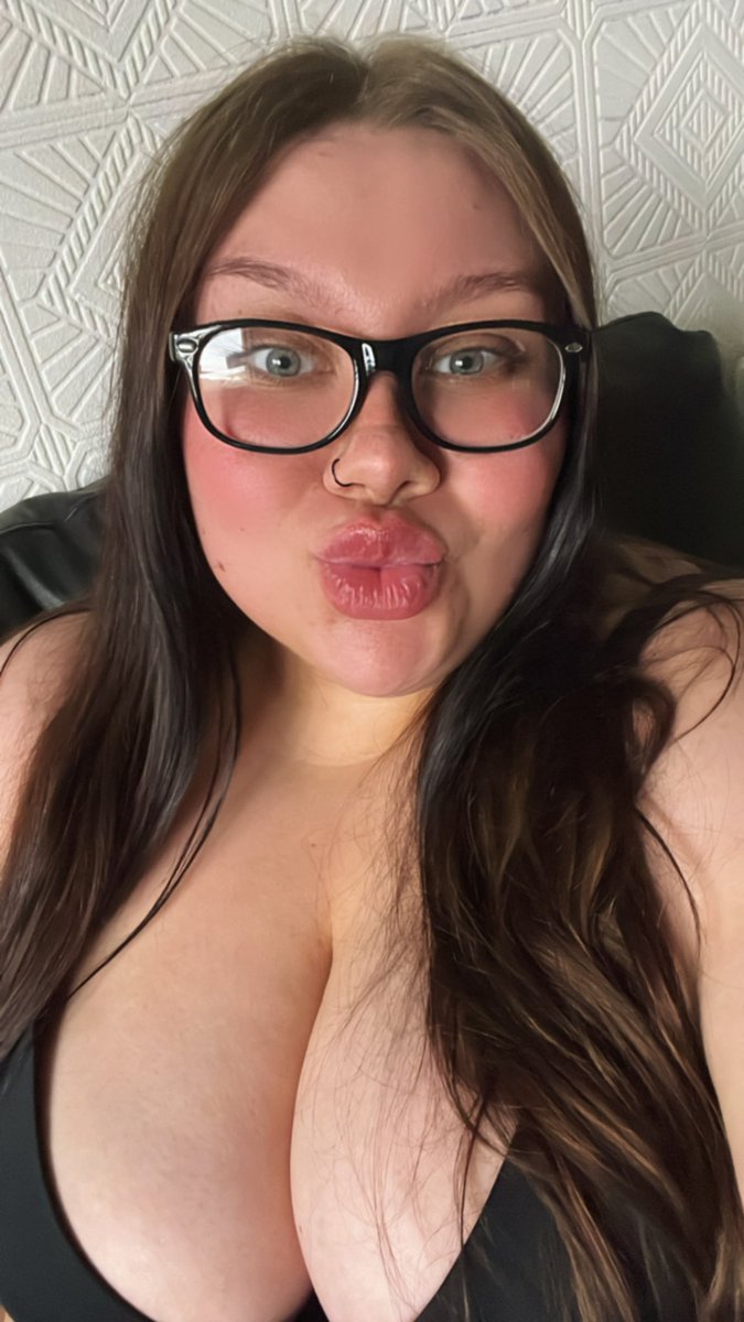 caraxscott's tweet photo. Rt if you would fuck my face xx https://t.co/K7I8g55Zsl