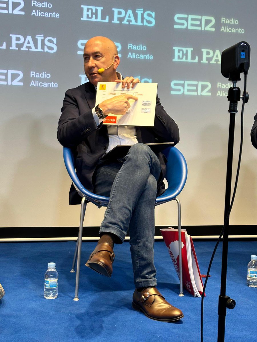 pspvalicante's tweet photo. En el tema del agua , del trasvase Tajo Segura, los datos son los datos y luego están los discursos, con el PP llegaron 800 hectómetros cúbicos y
1200 hectómetros cúbicos con el PSOE
#debateenlaser https://t.co/m5ROCPyLnM