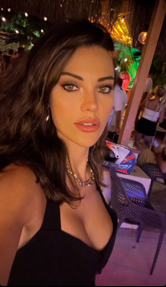 burakmuti54's tweet photo. Tuvana Türkay 🔥 çok güzel. Göğüsler de dipdiri ohhh https://t.co/xRRNoCpWFI