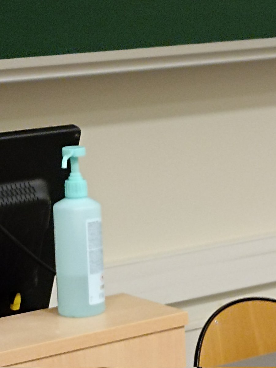 Dans quelques minutes cet amphi va être le théâtre de présentations de folie ! On a hâte ! <a href="/UEteSante/">Université d'été francophone en santé publique</a>