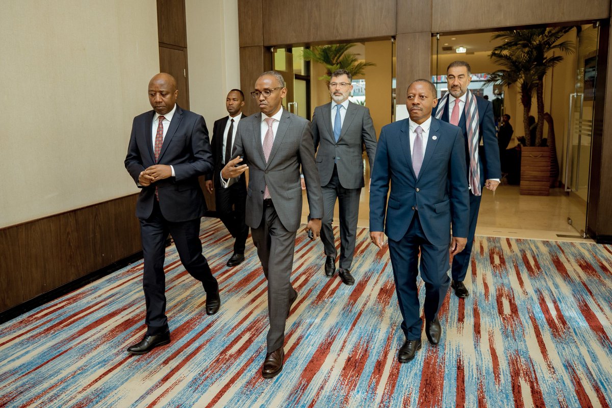 AgaciroFund's tweet photo. We are humbled to be joined by the Right Honourable @EdNgirente, Prime Minister of Rwanda, for the closing session of the Africa Sovereign Investors Forum (ASIF) in Kigali.

#ASIF2023 https://t.co/LX5PIkyqZh