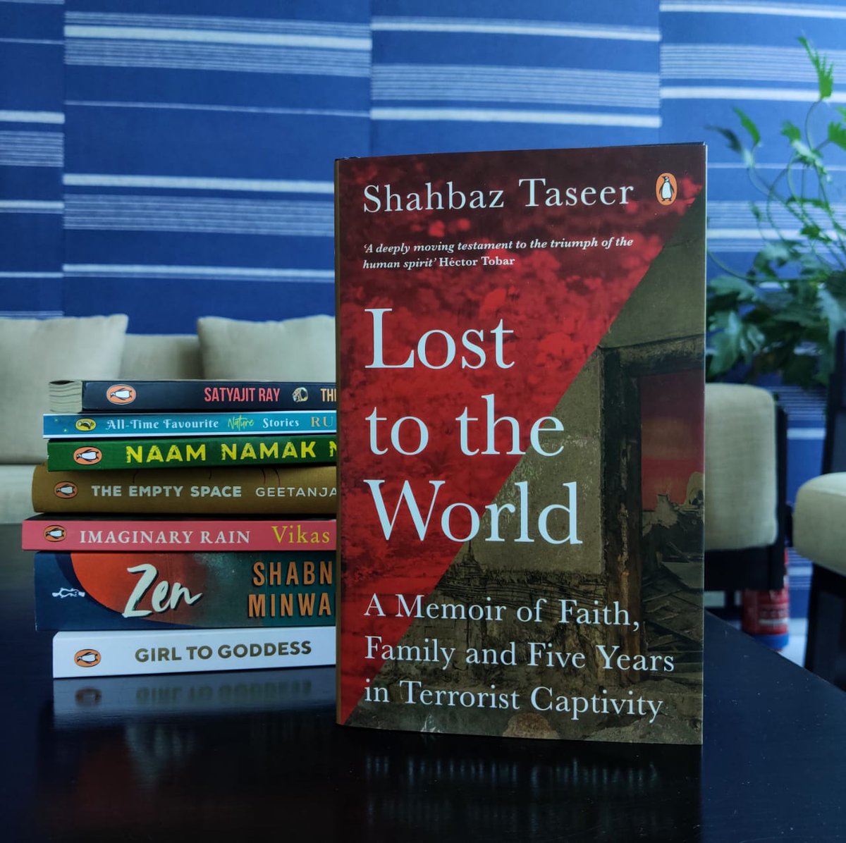 PenguinIndia's tweet photo. @ShahbazTaseer was held captive by the Taliban for nearly 5 years. Then he escaped. Read a glimpse of his journey with a new excerpt from #LostToTheWorld at https://t.co/fWA64YkekF https://t.co/BS1DFuqcJr