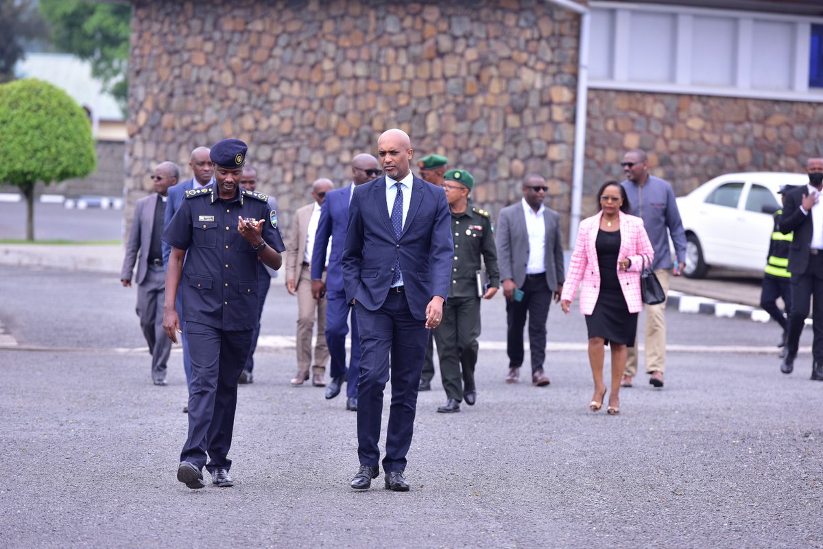 RIB_Rw's tweet photo. #HappeningNow: 

Hon. Minister @Rwanda_Justice @eugirashebuja1 and Secretary General of RIB @JRuhunga are here at the National Police College (NPC) in @MusanzeDistrict , to officiate the graduation ceremony of Basic Criminal Investigation Course intake 6. https://t.co/Em10eaLwUi