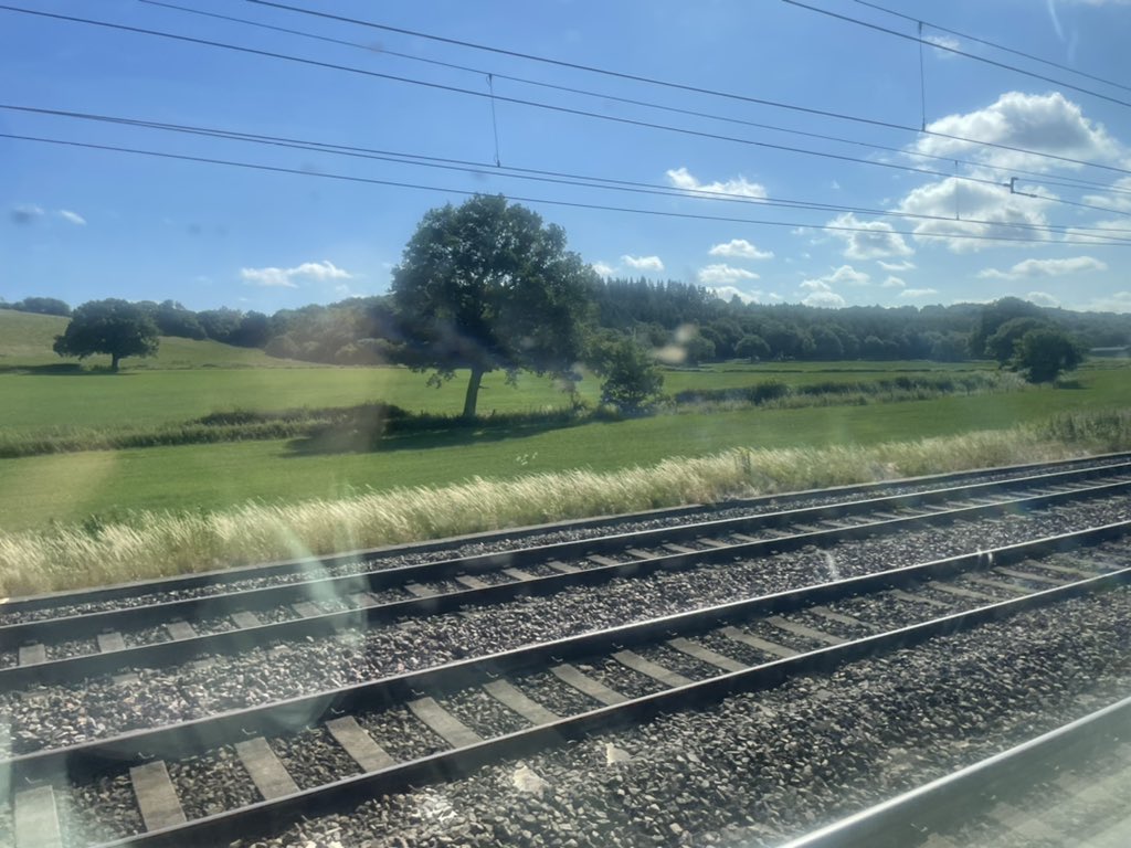 Beautiful day for traveling home!  A big thank you to @LACA_UK for inviting me to your conference this year!  So nice to catch up with you all, what passion from all the award nominees last night - well done to all the winners!! #publicfood @PSCMagazine