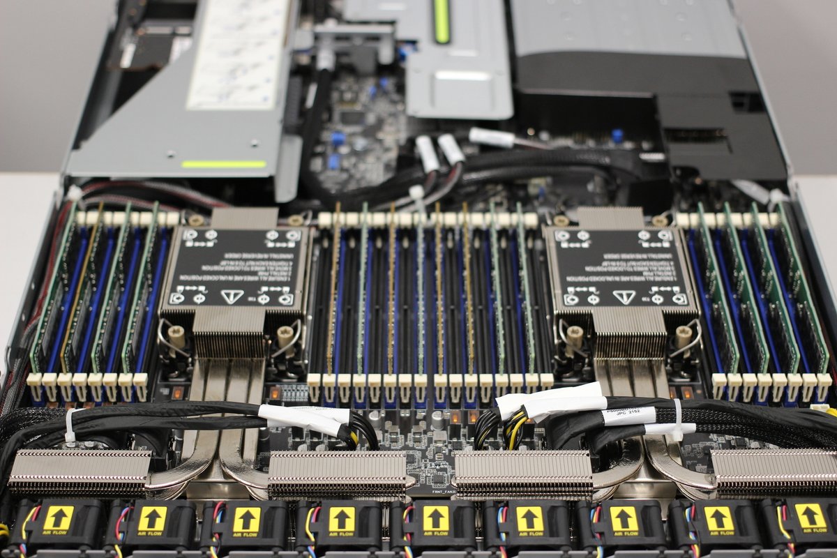 and_systems's tweet photo. ✅ Сборка сервера 1U на базе платформы Asus RS700-E10-RS12U

🌀 Сервер представляет решение с процессорами, обеспечивающую оптимальную производительность

⤵
https://t.co/5fyNk1TgnC

#andsystems #andpro #сборкасервера #RS700E10RS12U #server1u #asusserver #выборсервера https://t.co/hgVueiQ7O0