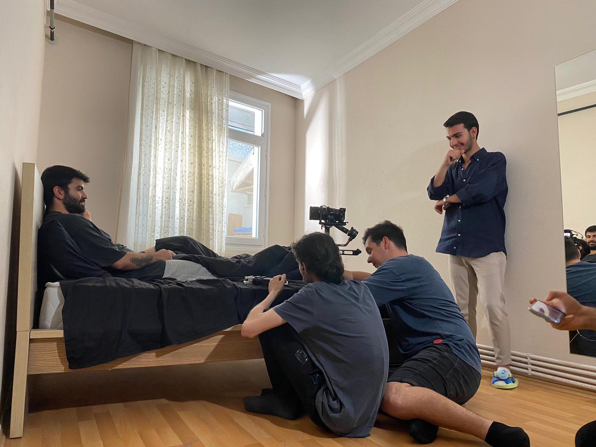 izmirsinema's tweet photo. İzmir Sinema Ofisi olarak İzmirli üniversitelilerin projelerine destek olmaktan dolayı mutluluk duyuyor ve "Yarın Devam Eder" filmine yolculuğunda başarılar diliyoruz. Yeni projelerde tekrar görüşmek üzere.✌🏻🎞️

@tuncsoyer
@izmirbld
@izmirvakfi

#çekimalanıizmir #kısametraj https://t.co/5E1FCsBNik