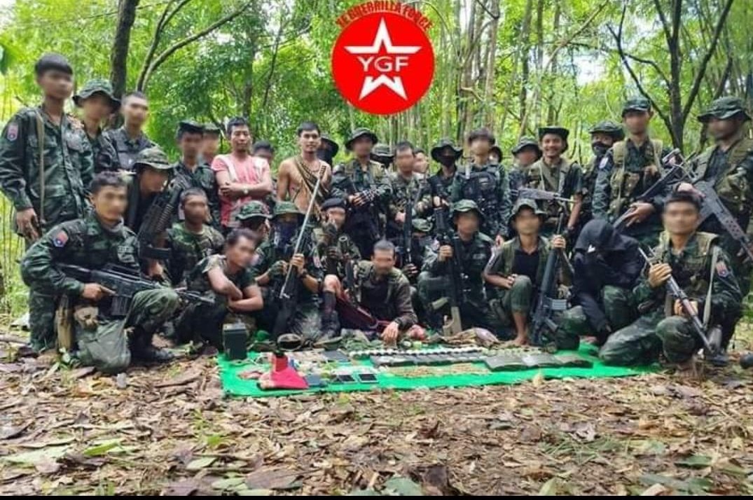 YeSoe91920267's tweet photo. KNLA B/27 & YGF had joined & attacked the 10 Junta's terrorist soldiers including an officer in a communication station in #Khawza, #Ye tsp,#Mon State at 11:00 p.m, #Jul6. After terrorists ran away, they raided the camp, burned the microwave, seized weapons.
#7762_NoMoreImpunity https://t.co/88WBuRf54d