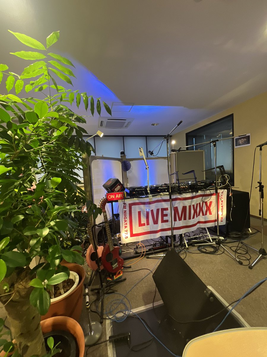 今夜19時からFM新潟 "LIVE MIXXX"

feat.はDJ EDO

リスナーの皆さんTwitterから番組宛にツイートお待ちしてます📲

#lmixxx
#fm775

この二つを付けるの忘れないでねー🥳