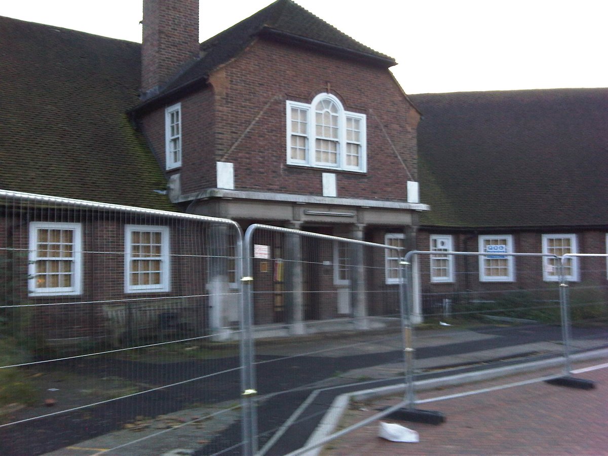 mistermrbcooper's tweet photo. @StephenMangan Carshalton War Memorial Hospital https://t.co/MS0Ax3EsFw